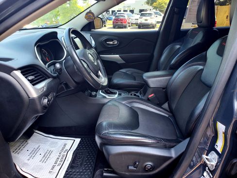 Used 2017 Jeep Cherokee Trailhawk w/ Comfort/Convenience Group image 5