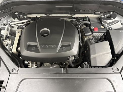 Used 2017 Volvo XC90 T6 Momentum w/ Vision Package image 27