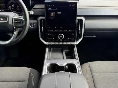 Used 2025 GMC Acadia Elevation image 9