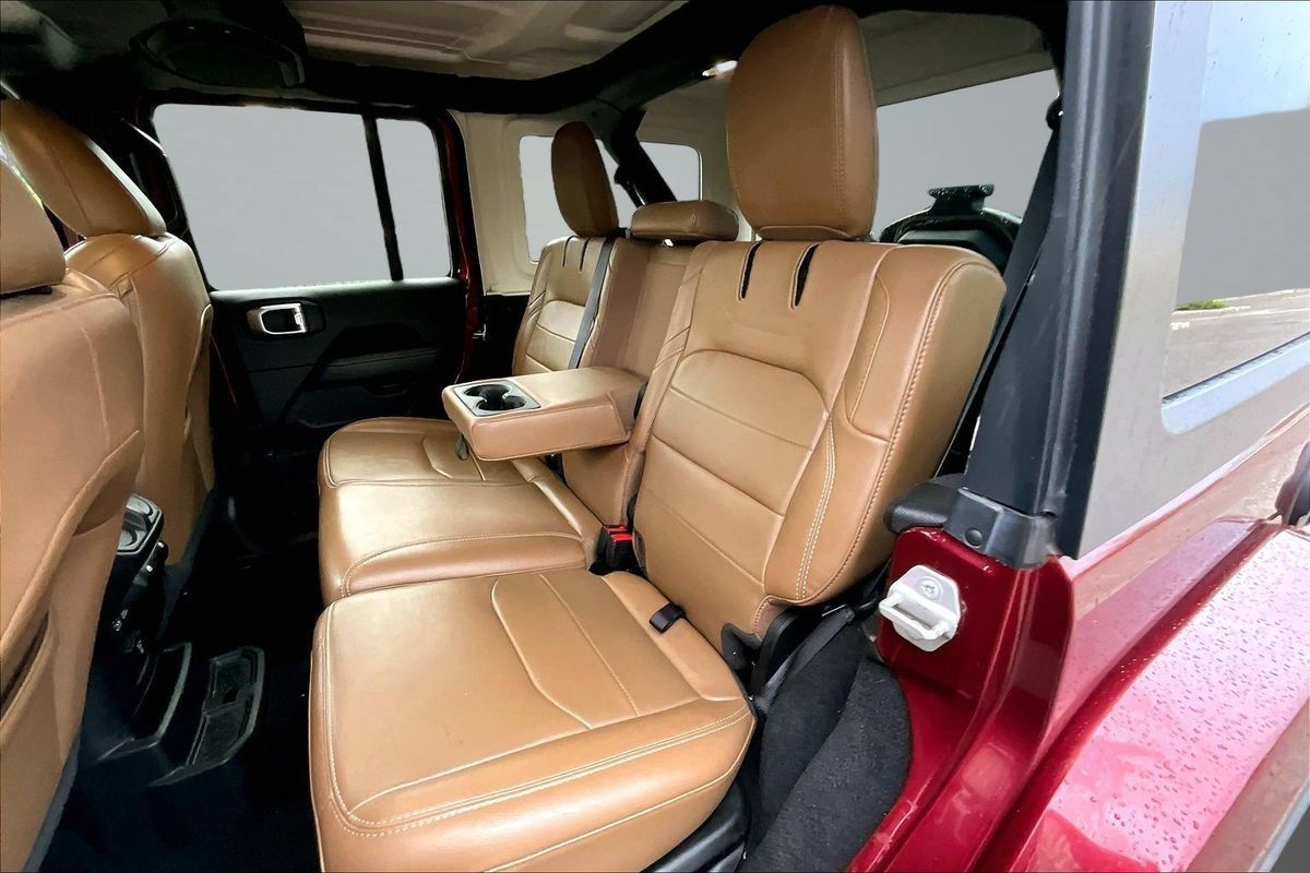 Used 2021 Jeep Wrangler Unlimited Sahara w/ Cold Weather Group AWD/4WD image 17