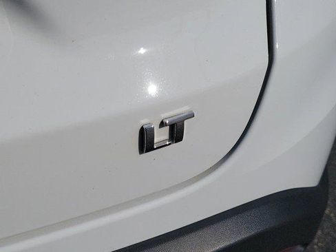 Used 2024 Chevrolet Trax LT w/ LT Convenience Package FWD image 6