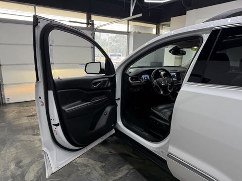Used 2018 GMC Acadia Denali w/ Technology Package AWD/4WD image 8