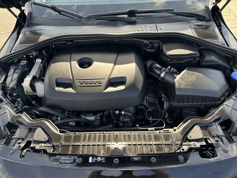 Used 2017 Volvo V60 T5 Platinum w/ Climate Package image 28