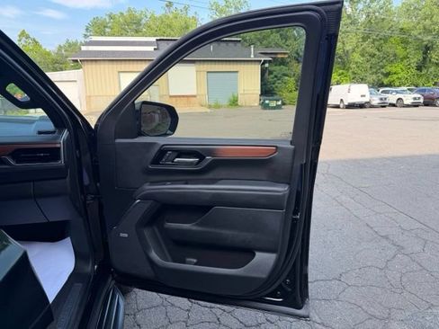 Used 2025 GMC Yukon XL Denali w/ Advanced Technology Package AWD/4WD image 16