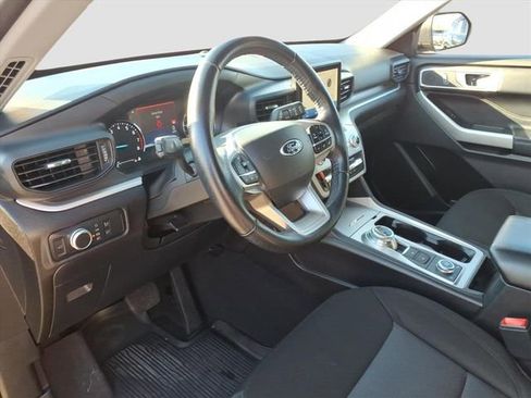 Used 2022 Ford Explorer XLT image 17