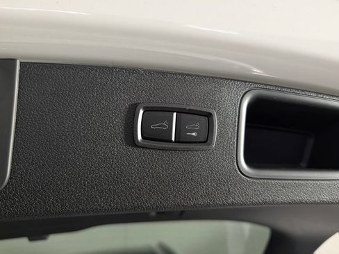 New 2026 Porsche Macan Turbo AWD/4WD image 18