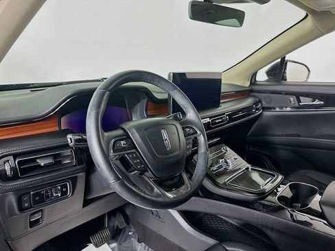 Used 2023 Lincoln Nautilus Reserve image 9