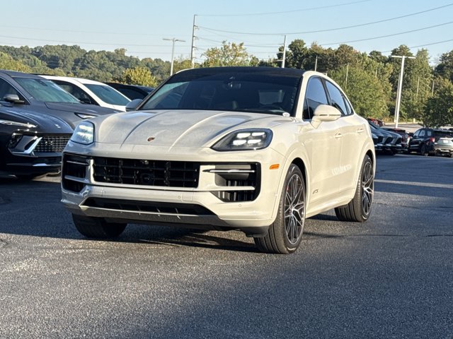Used 2025 Porsche Cayenne GTS AWD/4WD image 13