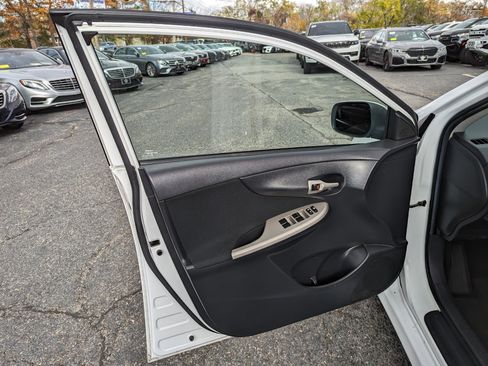 Used 2012 Toyota Corolla S image 10