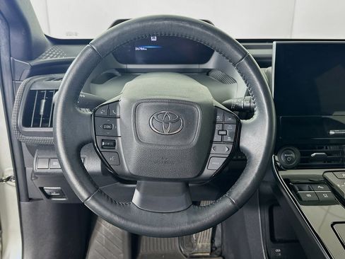 Used 2023 Toyota bZ4X FWD image 18