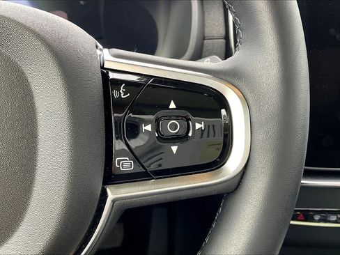 Used 2025 Volvo XC90 B5 Plus w/ Protection Package Premier image 22