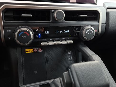 Certified 2025 Toyota 4Runner TRD Off-Road Premium AWD/4WD image 23