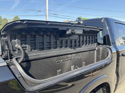 Used 2025 RAM 1500 Limited AWD/4WD image 13