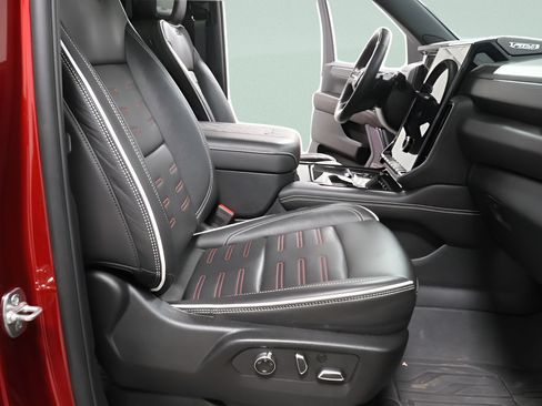 Used 2025 GMC Yukon AT4 Ultimate w/ LPO, Floor Liner Package AWD/4WD image 30
