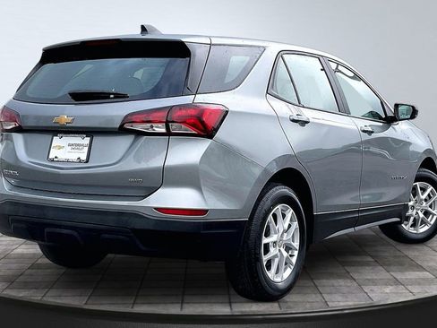 Used 2023 Chevrolet Equinox LS image 2