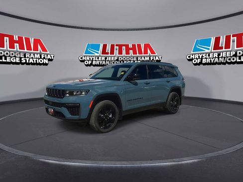 New 2026 Jeep Grand Cherokee L Limited w/ Limited Altitude Package AWD/4WD image 4