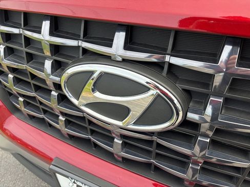 Used 2024 Hyundai Venue SEL FWD image 9