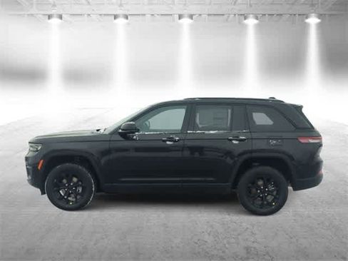 New 2025 Jeep Grand Cherokee Laredo image 5