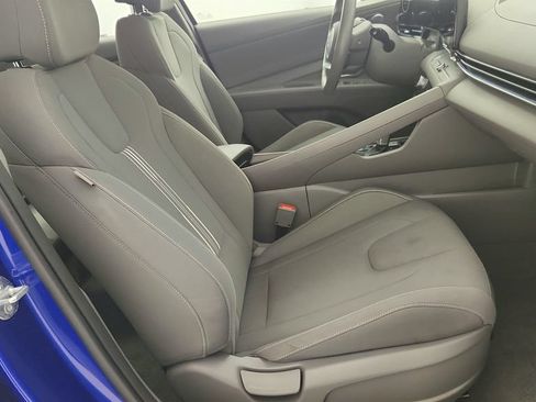 Used 2025 Hyundai Elantra SEL FWD image 31