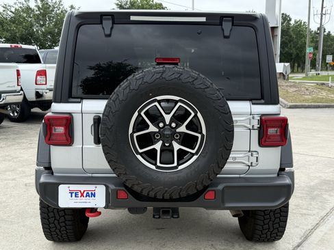 Used 2024 Jeep Wrangler Unlimited Rubicon AWD/4WD image 6