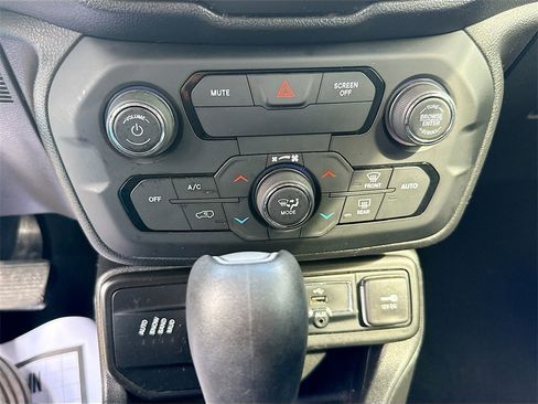 Used 2018 Jeep Renegade Sport w/ Power & Air Group image 15