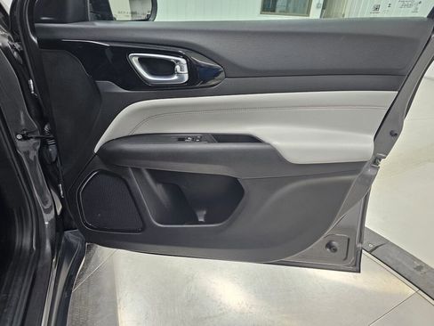 Used 2024 Jeep Compass Limited image 35