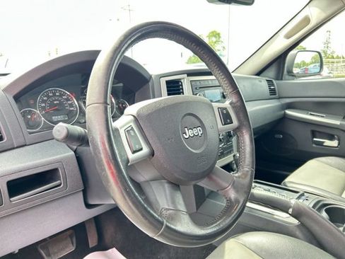 Used 2009 Jeep Grand Cherokee Laredo AWD/4WD image 32