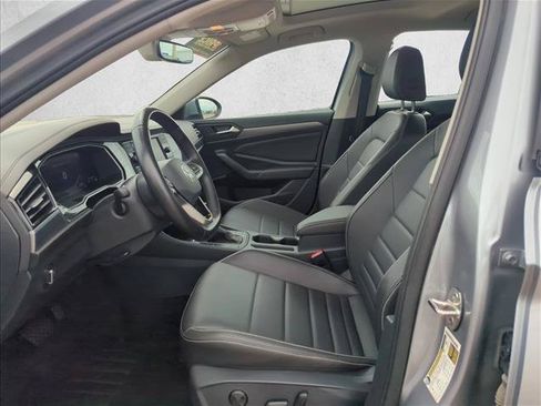 Used 2024 Volkswagen Jetta SE FWD image 16