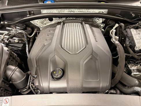 Used 2026 Porsche Macan AWD/4WD image 31