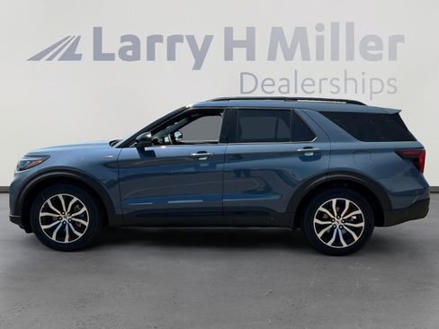New 2026 Ford Explorer ST-Line RWD image 2