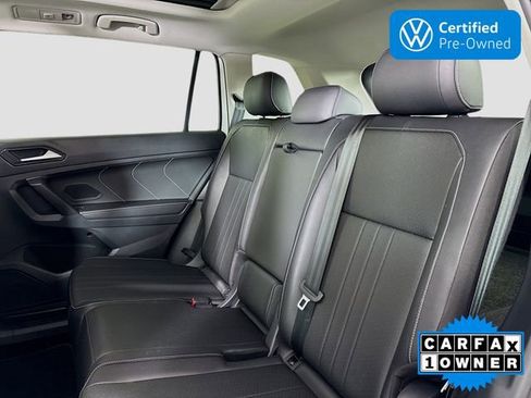 Used 2023 Volkswagen Tiguan SE w/ Panoramic Sunroof Package image 25