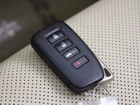 Used 2014 Lexus ES 300h w/ Luxury Package w/Bamboo Trim image 28