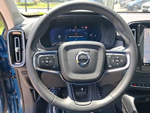Used 2025 Volvo XC40 B5 Core AWD/4WD image 17