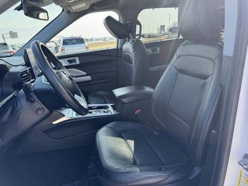 Used 2023 Ford Explorer Limited w/ Limited Technology Package image 12
