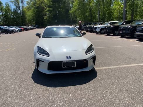 Used 2023 Toyota GR86 RWD image 6