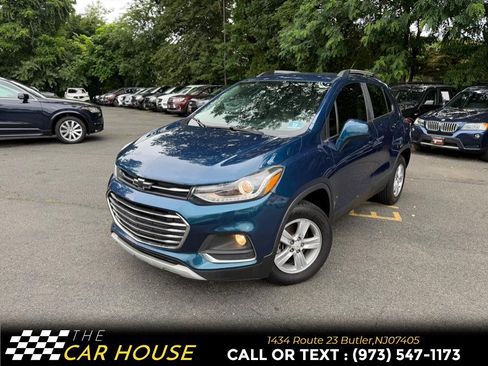 Used 2020 Chevrolet Trax LT w/ Driver Confidence Package AWD/4WD image 1