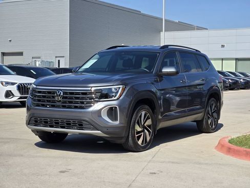 Used 2024 Volkswagen Atlas SE image 4