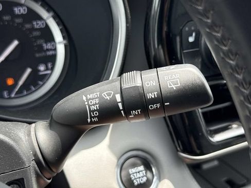 Used 2021 Toyota Highlander XLE AWD/4WD image 26