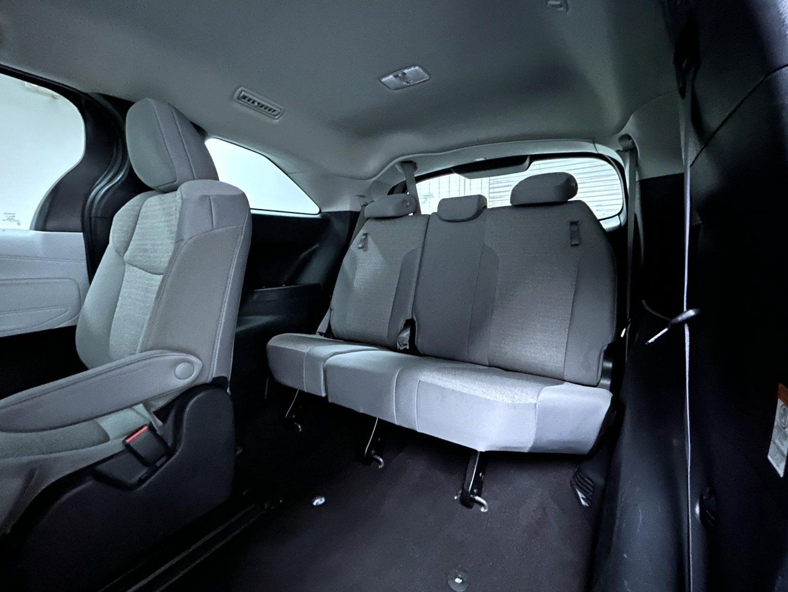 Used 2025 Toyota Sienna LE FWD image 18