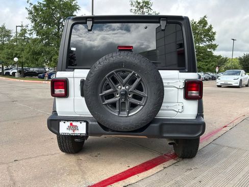 Used 2025 Jeep Wrangler Unlimited Sport AWD/4WD image 7