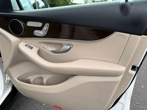 Used 2019 Mercedes-Benz GLC 300 4MATIC image 26