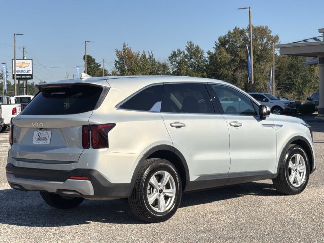 Used 2026 Kia Sorento LX FWD image 7