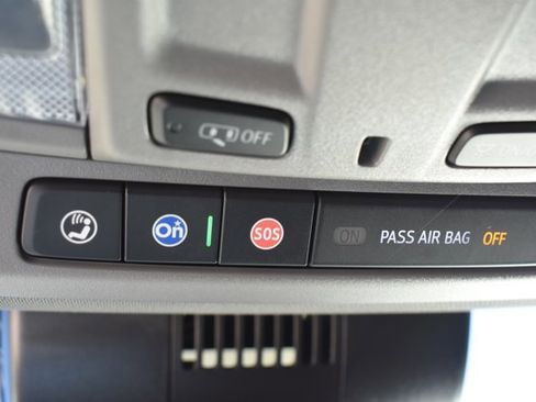 Used 2023 GMC Sierra 1500 SLT w/ SLT Convenience Package image 32