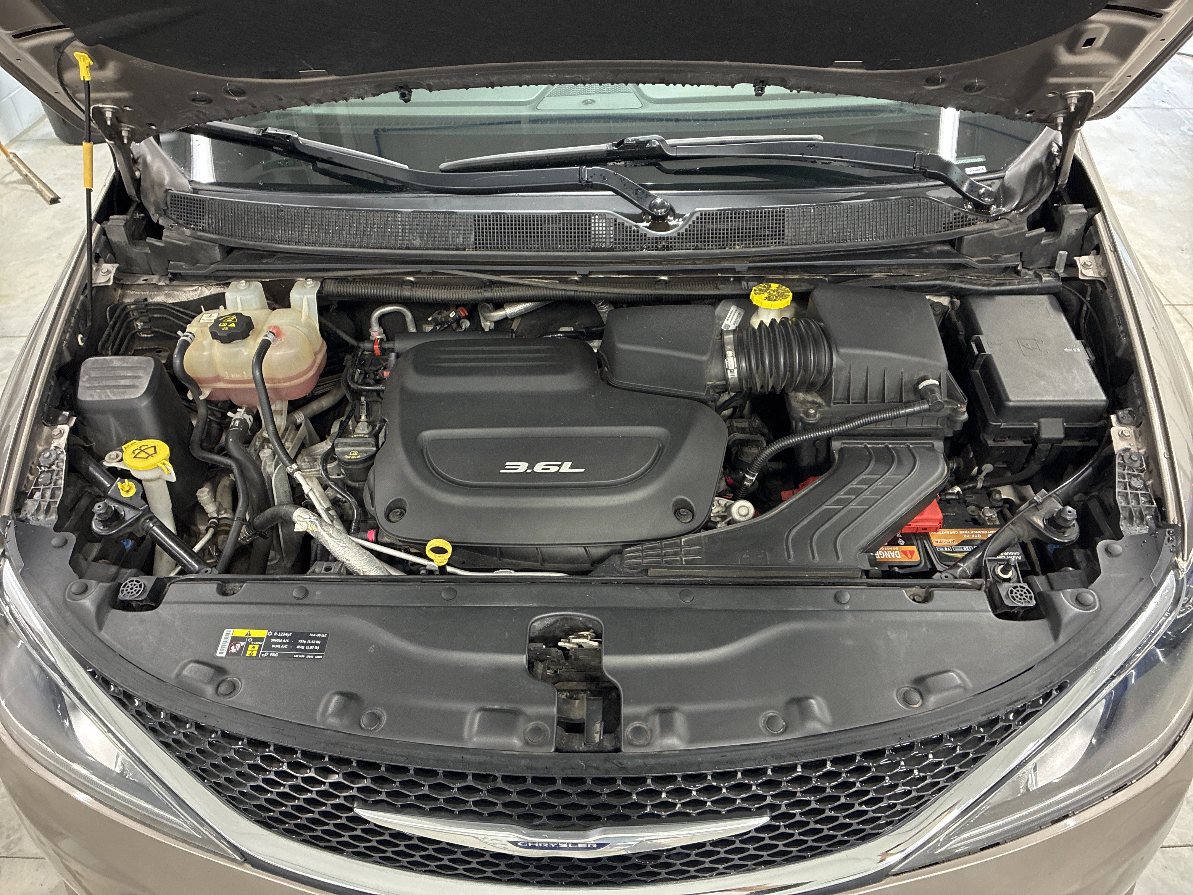 Used 2017 Chrysler Pacifica Touring-L Plus FWD image 8