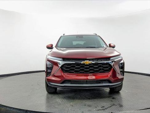 Used 2025 Chevrolet Trax LT w/ LT Convenience Package image 11