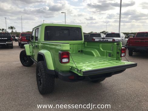 New 2025 Jeep Gladiator Sport image 21