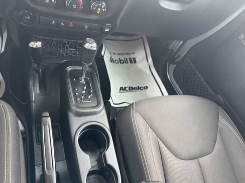 Used 2017 Jeep Wrangler Unlimited Sahara image 19