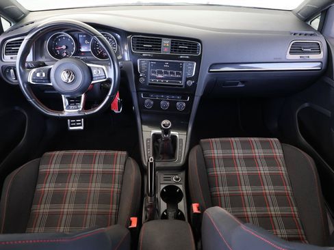 Used 2017 Volkswagen Golf 4-Door FWD image 16
