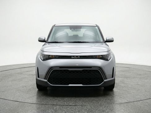 Used 2025 Kia Soul LX w/ LX Technology Package FWD image 2
