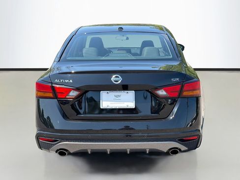 Used 2020 Nissan Altima 2.5 SR w/ Premium Package FWD image 6